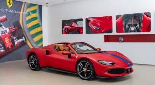 Cận cảnh siêu xe Ferrari 296 GTS vừa về Việt Nam: Màu sơn độc bản, tăng tốc 0-100 km/h trong chưa đầy 3 giây